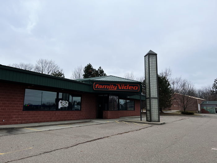 Family Video - Flint - 5620 S Saginaw St 2